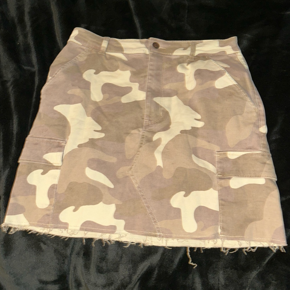 new Tan colored hollister camo high rise mini skirt with frayed edges